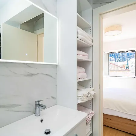 アパート Claudia ドゥブロブニク